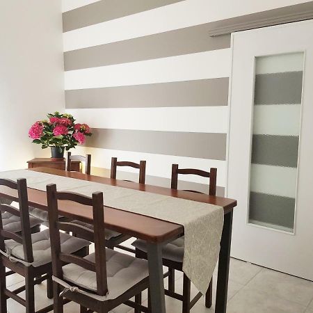 Modern Flat With Panoramic Terrace In Zuccarello Lejlighed Eksteriør billede