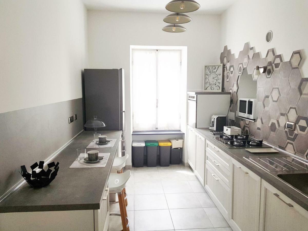 Modern Flat With Panoramic Terrace In Zuccarello Lejlighed Eksteriør billede